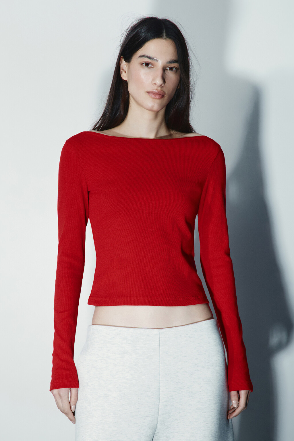 Лонгслив в рубчик с вырезом-лодочкой - цвет красный - 3