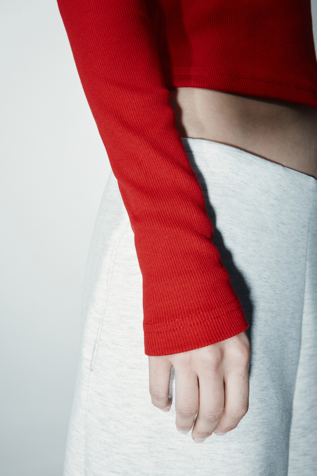 Лонгслив в рубчик с вырезом-лодочкой - цвет красный - 7