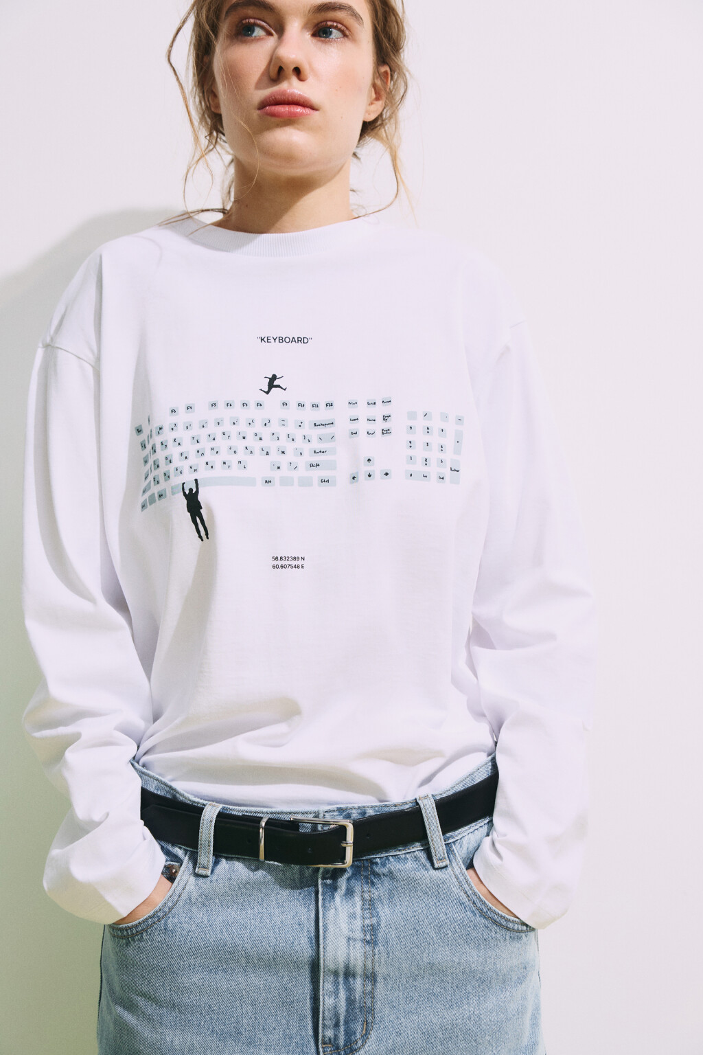 Лонгслив хлопковый оверсайз с принтом - цвет белый - 2