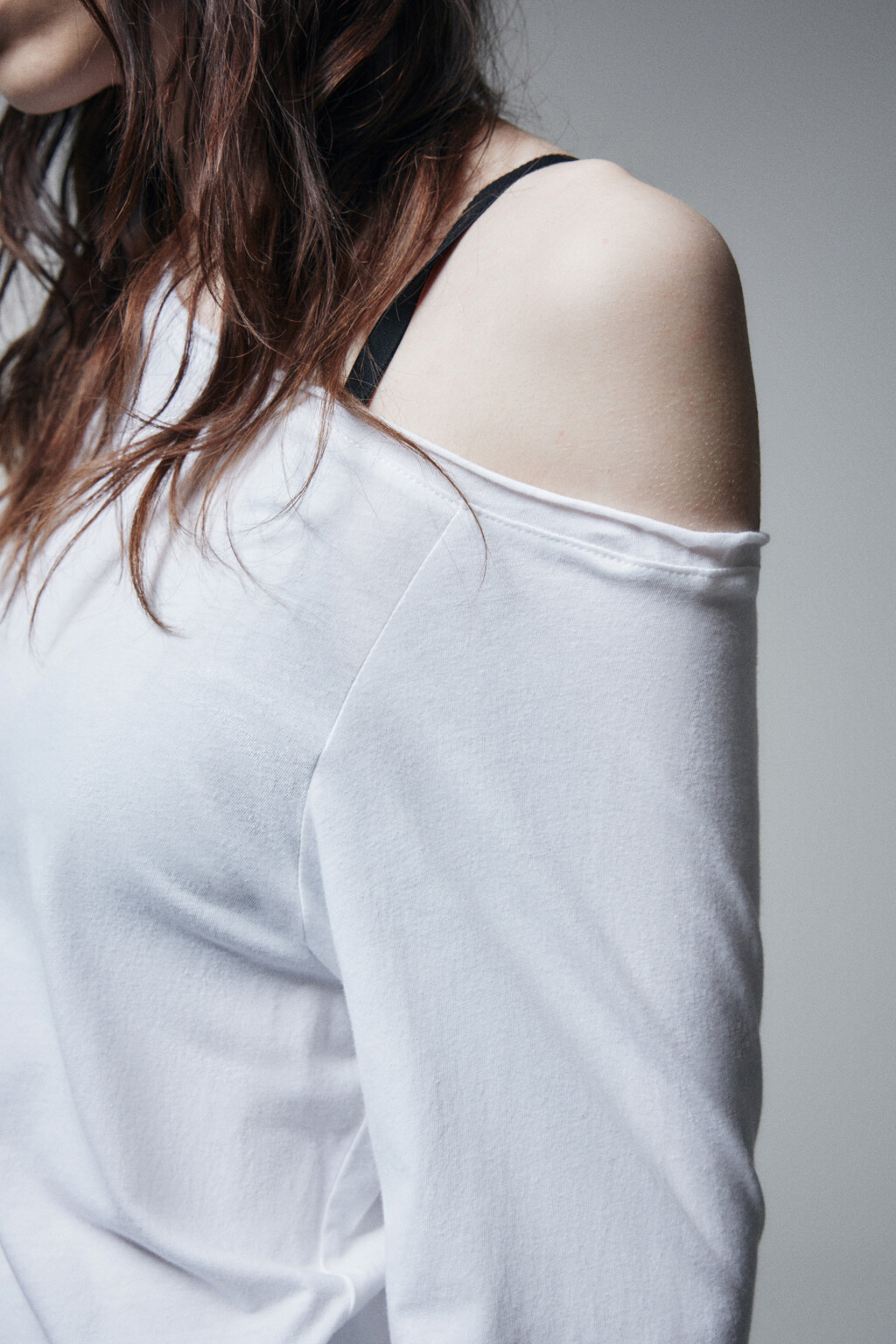 Лонгслив асимметричный на одно плечо - цвет белый - 5