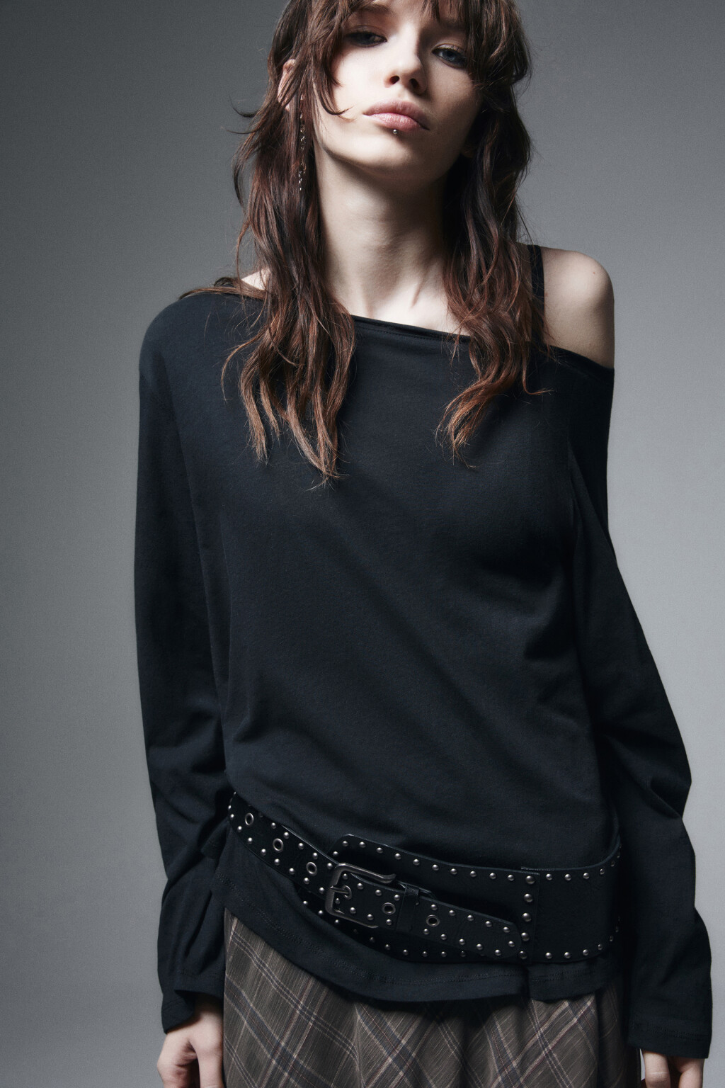 Лонгслив асимметричный на одно плечо - цвет черный - 1