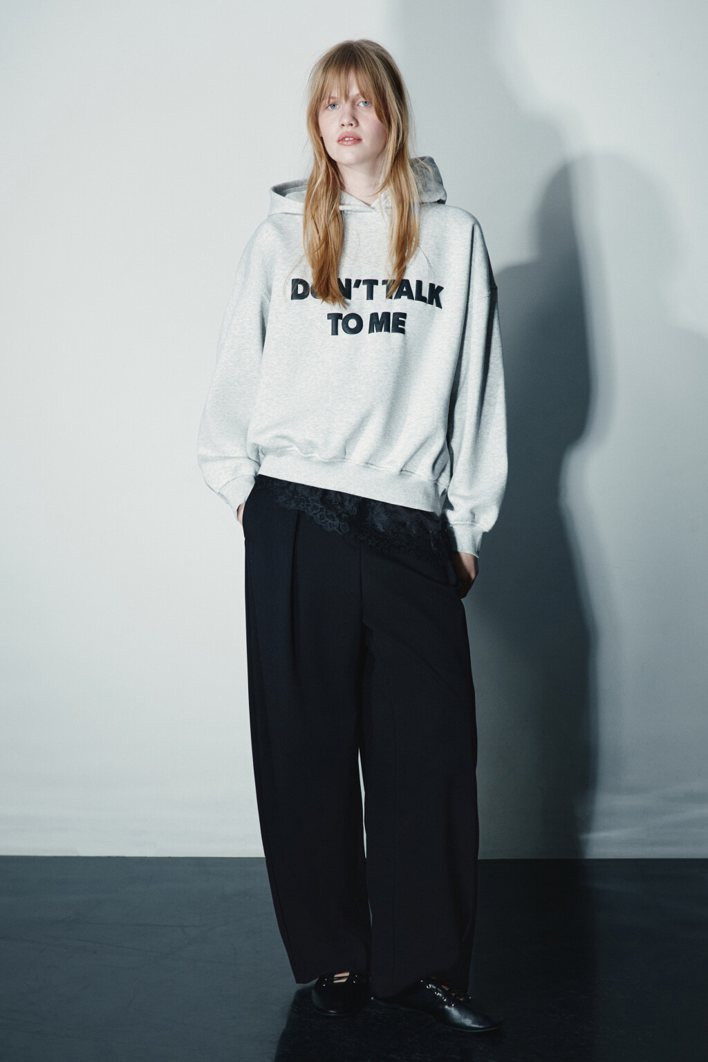 Худи утепленная с принтом - цвет серый - 5