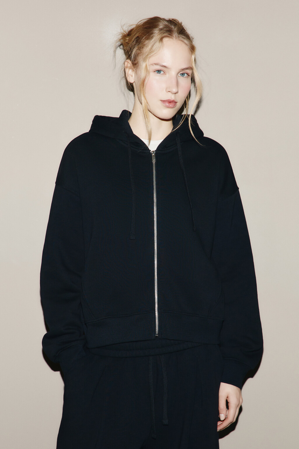 Худи-зипка с капюшоном из футера - цвет черный - 2