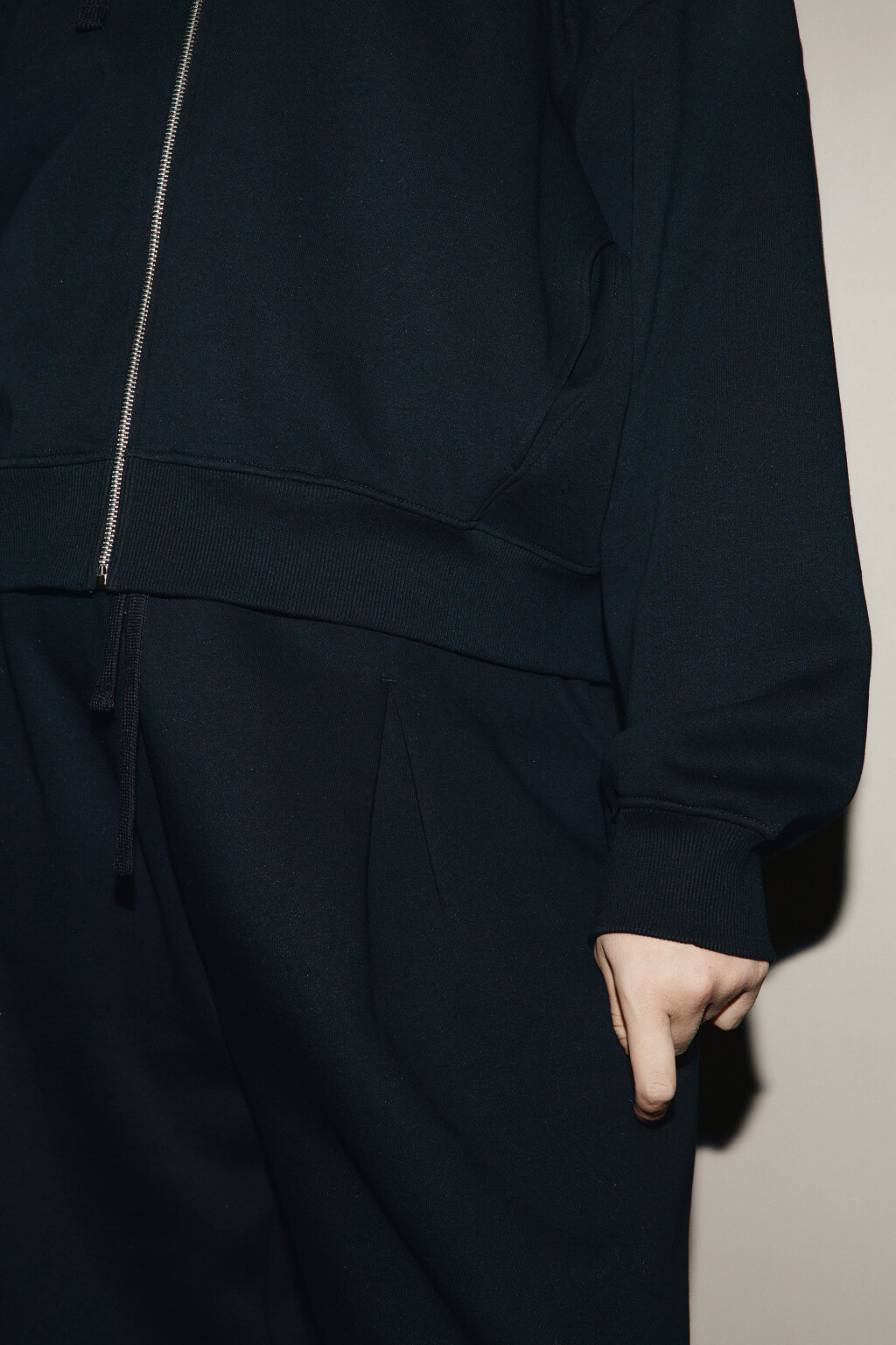 Худи-зипка с капюшоном из футера - цвет черный - 6