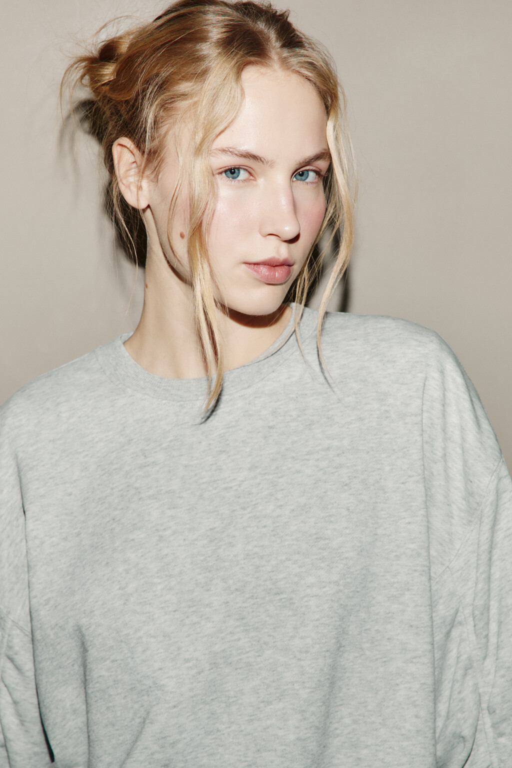 Свитшот из футера с декоративными складками - цвет серый - 6