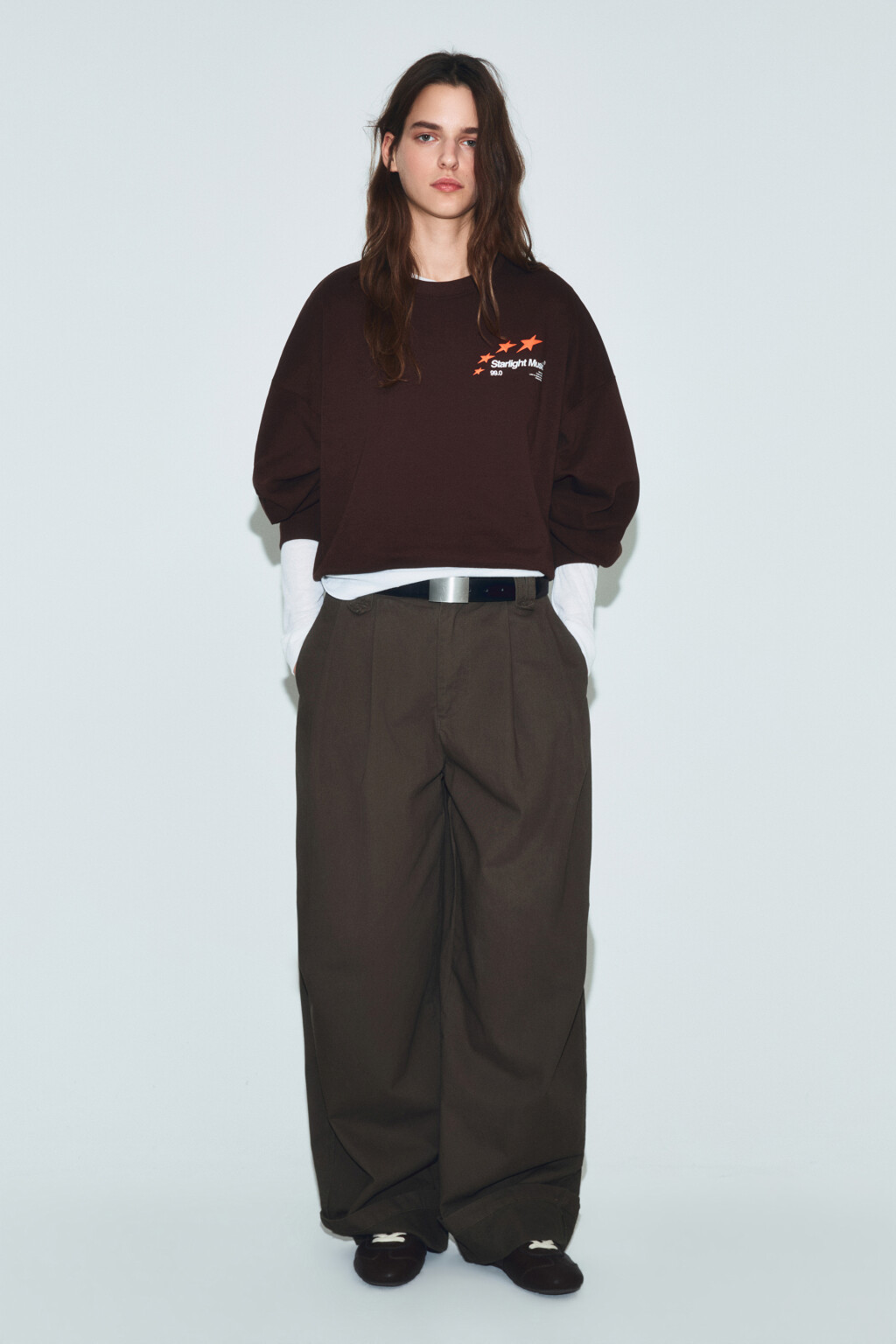 Свитшот оверсайз из футера с принтом - цвет коричневый - 5