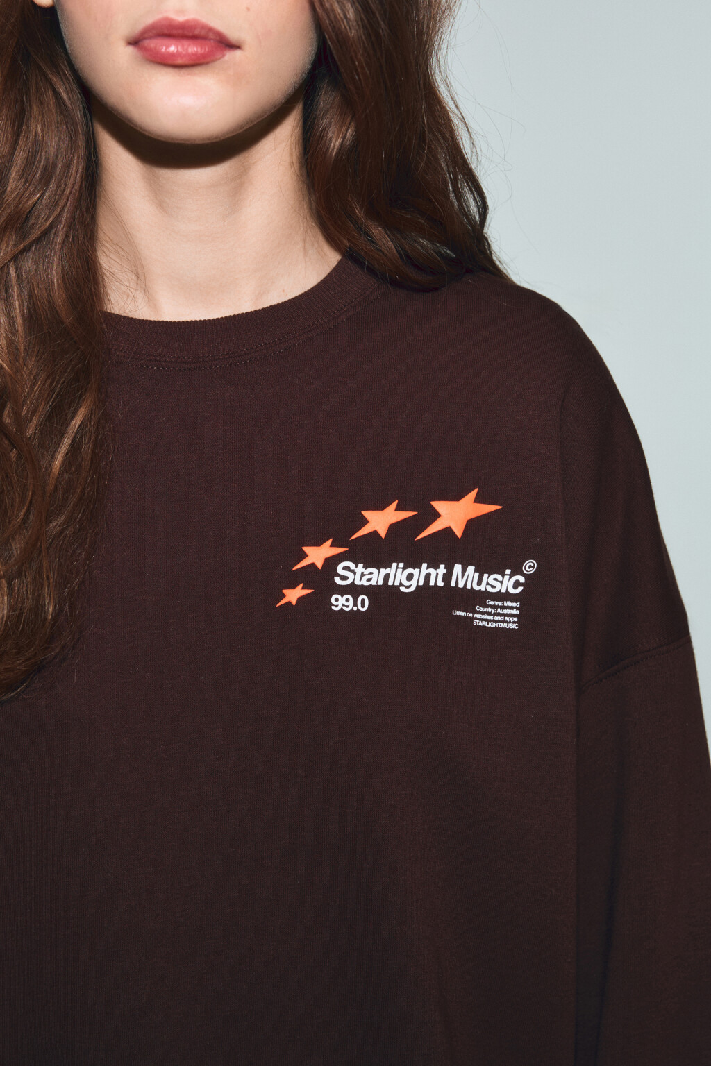 Свитшот оверсайз из футера с принтом - цвет коричневый - 6