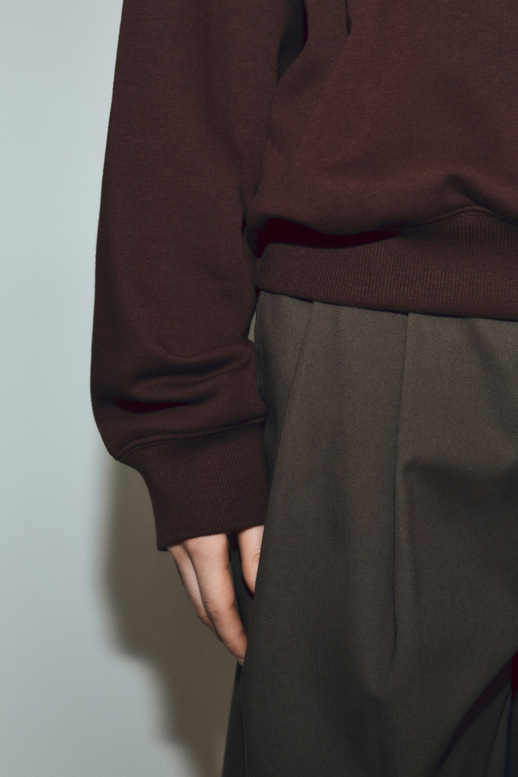 Свитшот оверсайз из футера с принтом - цвет коричневый - 7