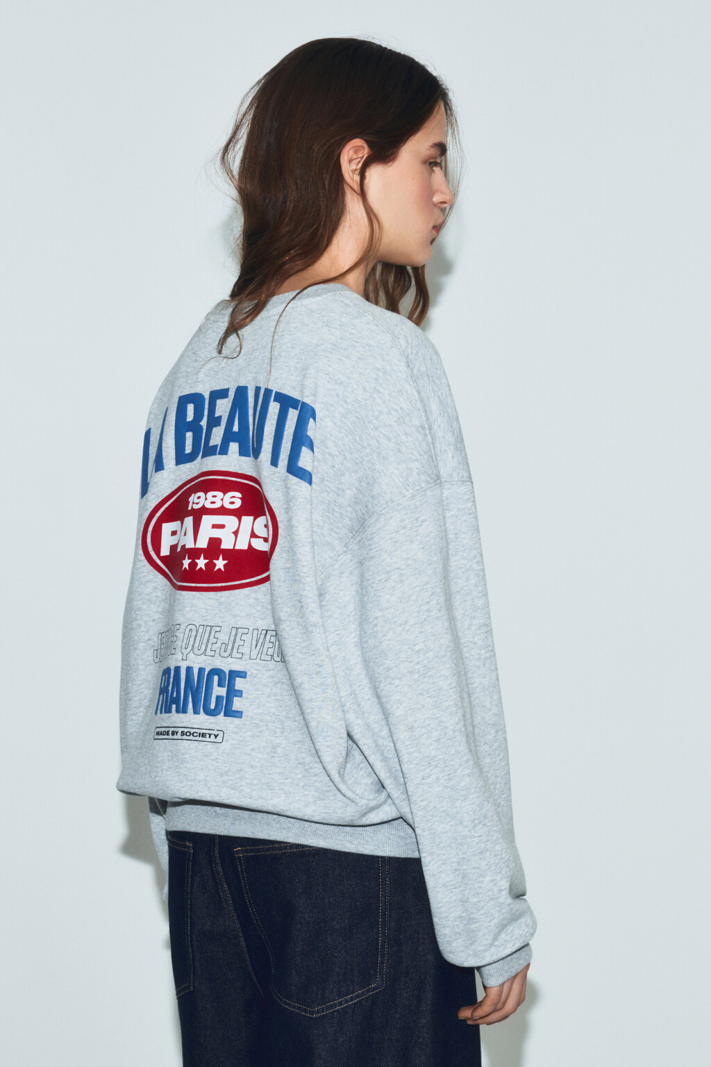 Свитшот оверсайз из футера с принтом - цвет серый - 3