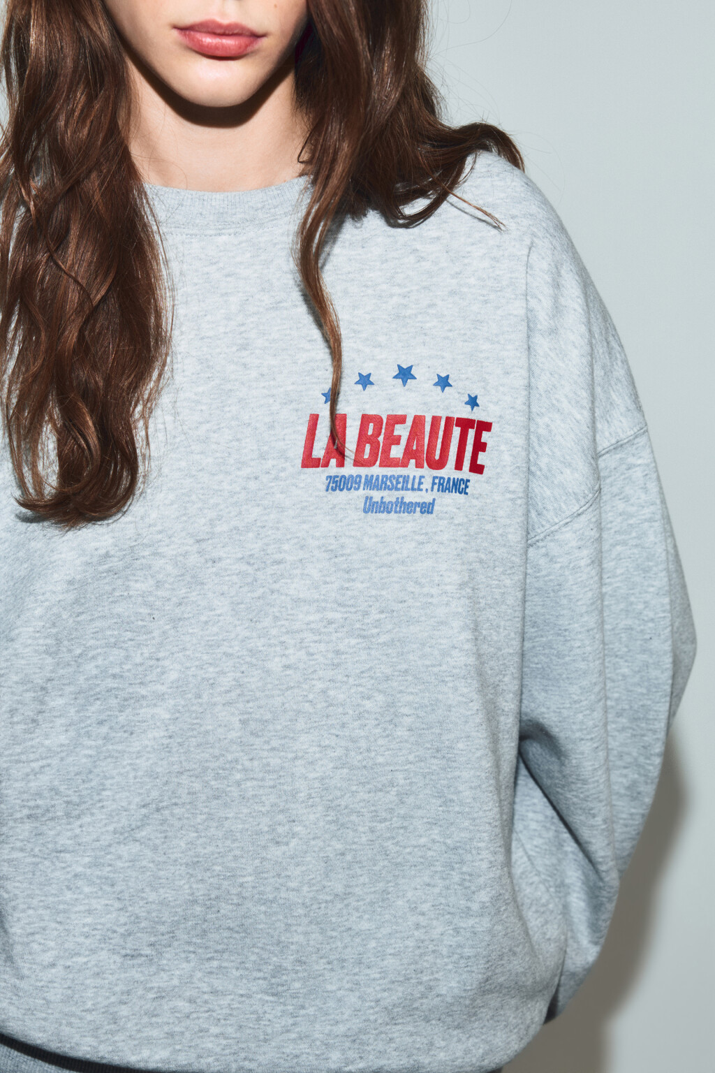 Свитшот оверсайз из футера с принтом - цвет серый - 5