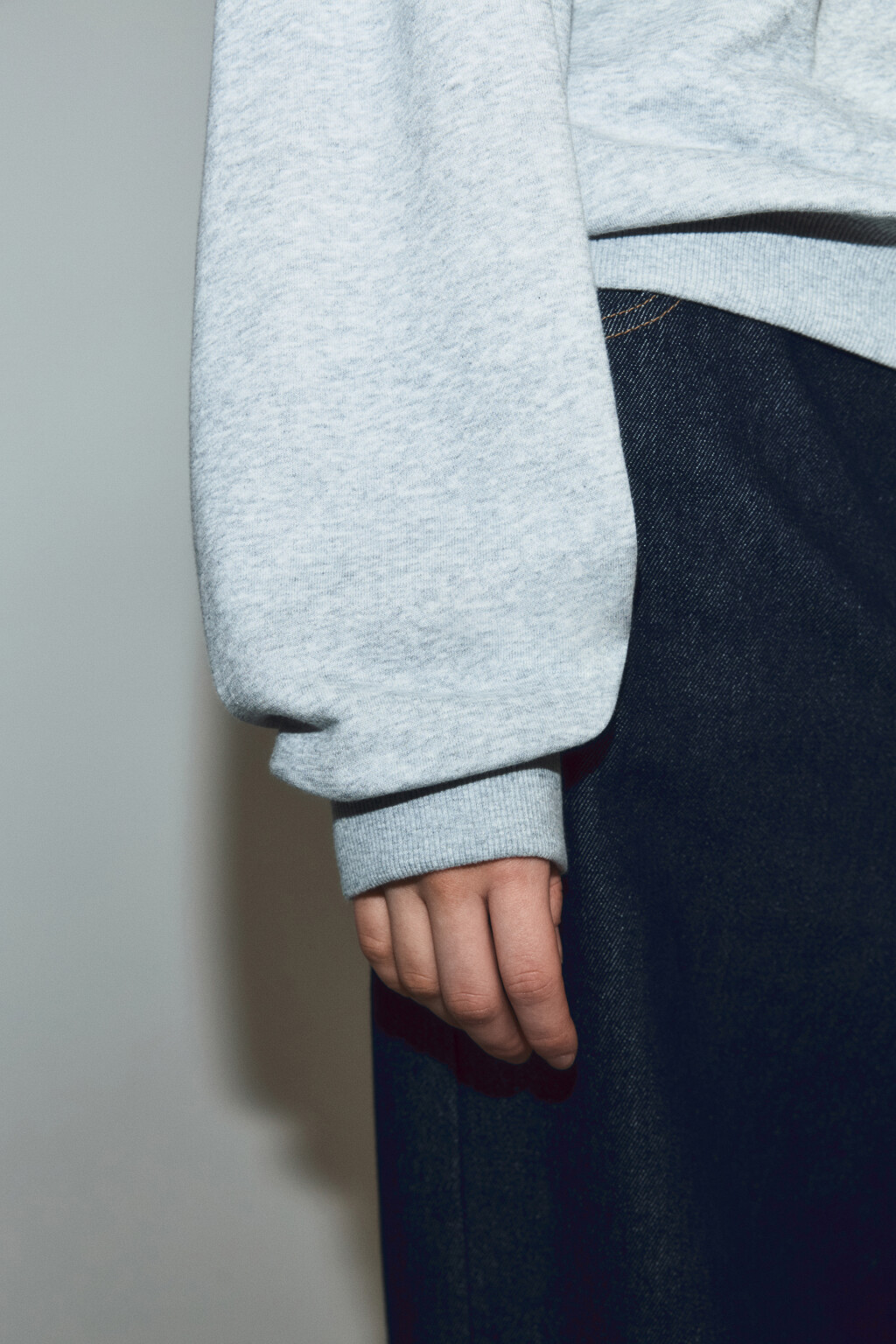 Свитшот оверсайз из футера с принтом - цвет серый - 6