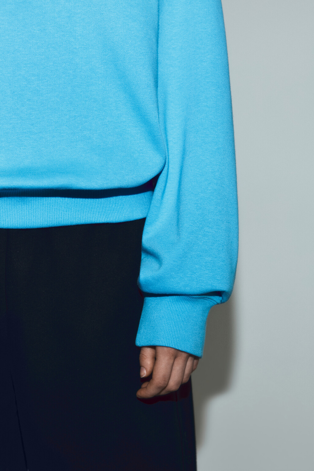 Свитшот оверсайз из футера с принтом - цвет синий - 6