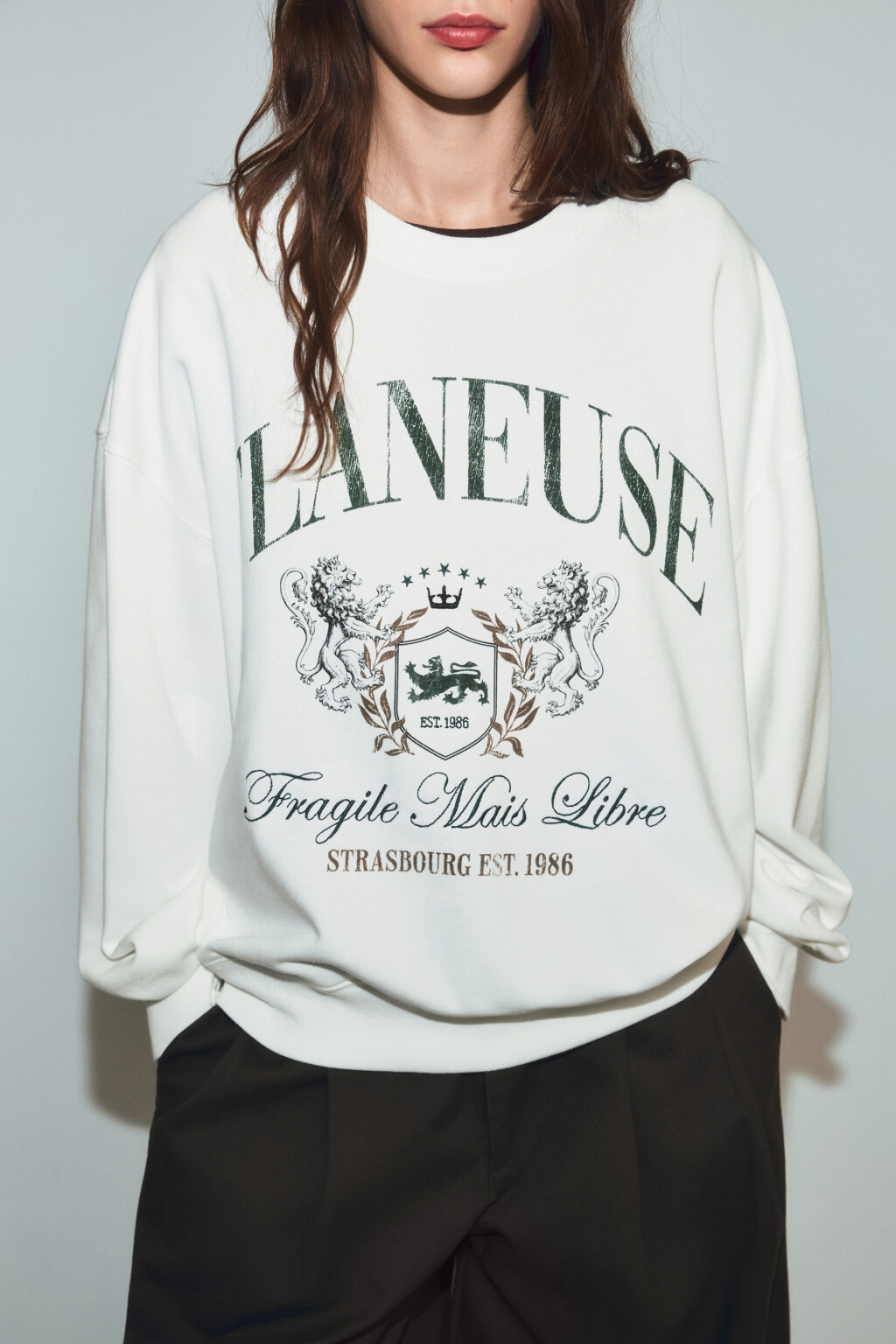 Свитшот оверсайз из футера с принтом - цвет бежевый - 5