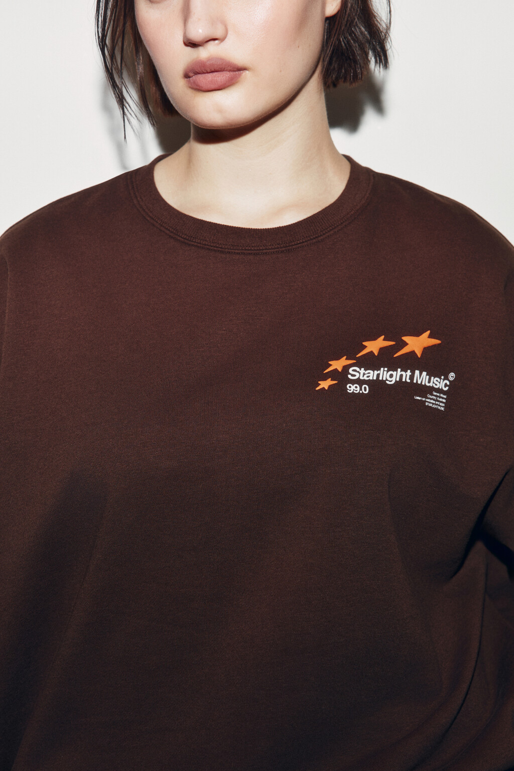 Свитшот оверсайз из футера с принтом - цвет коричневый - 5