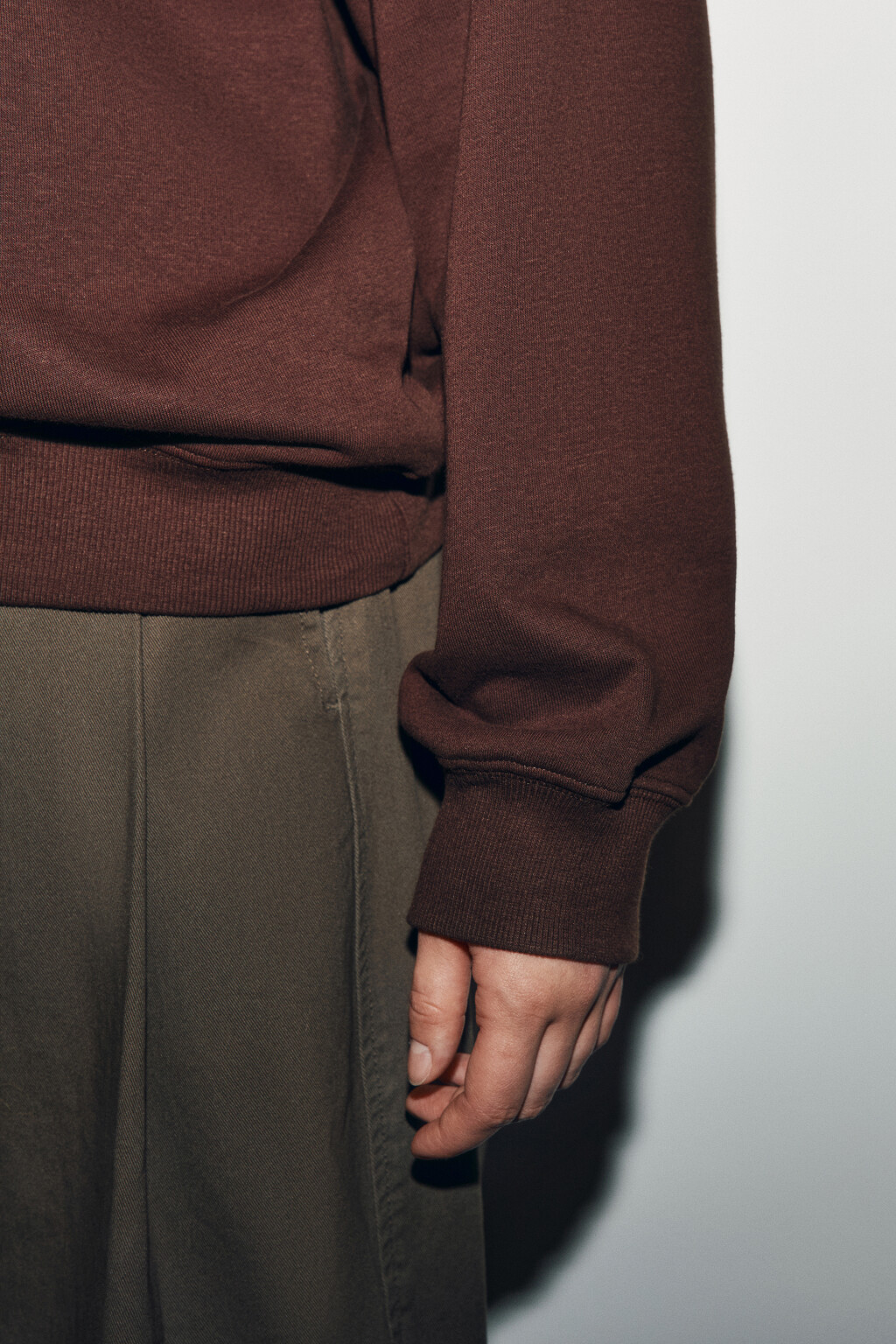 Свитшот оверсайз из футера с принтом - цвет коричневый - 6