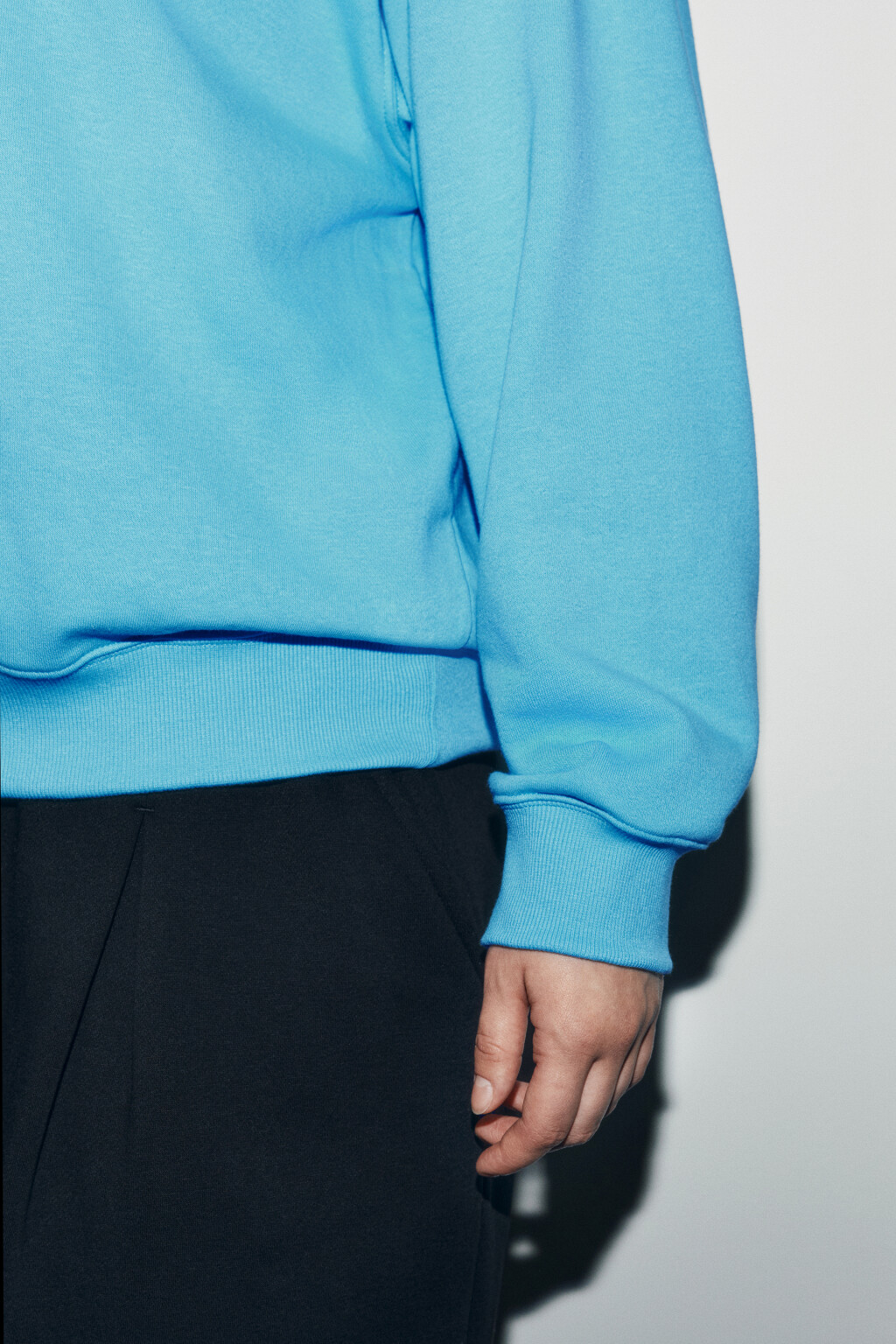 Свитшот оверсайз из футера с принтом - цвет синий - 6