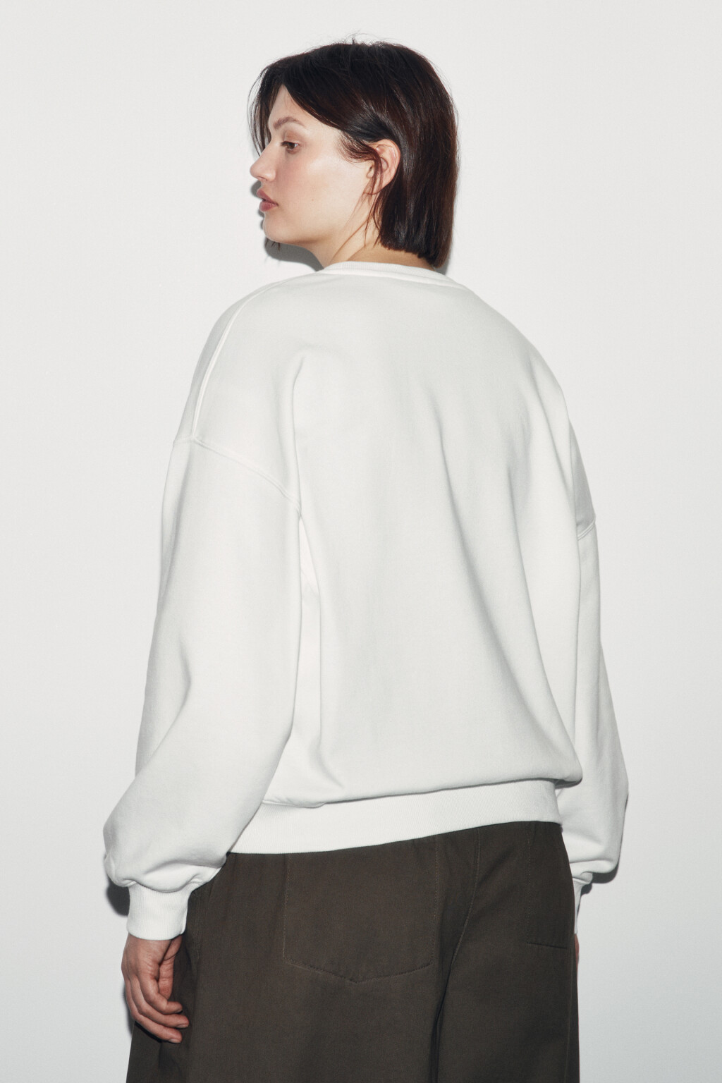 Свитшот оверсайз из футера с принтом - цвет бежевый - 3