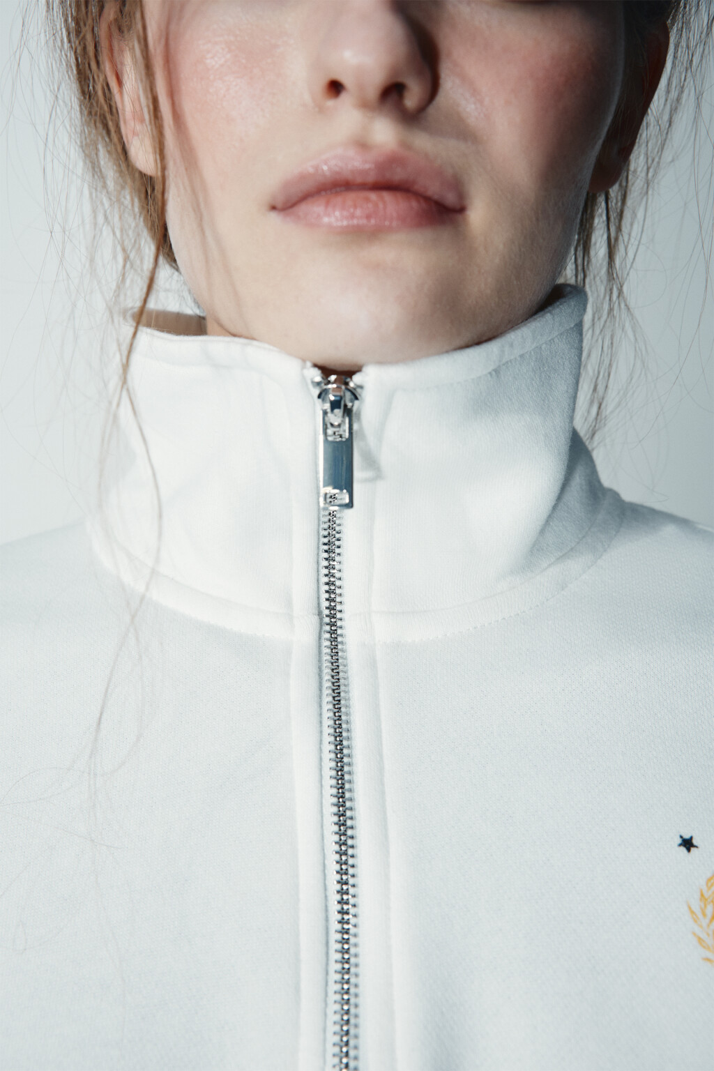 Свитшот с воротником на молнии - цвет белый - 6