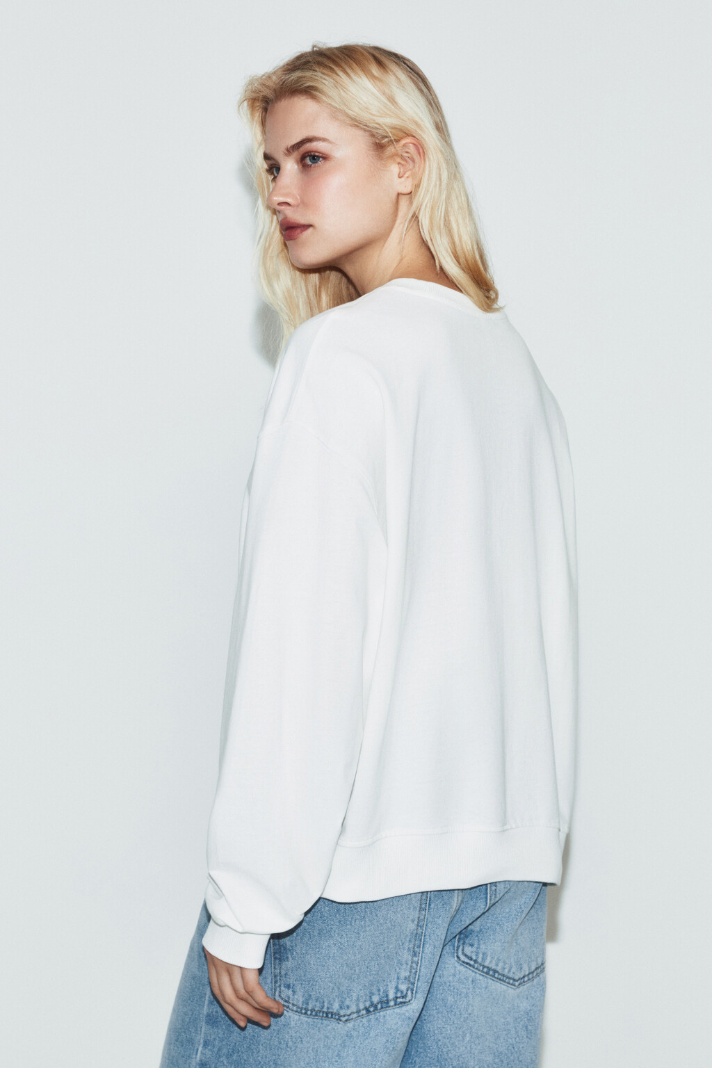 Свитшот базовый из хлопкового трикотажа - цвет молочный - 4