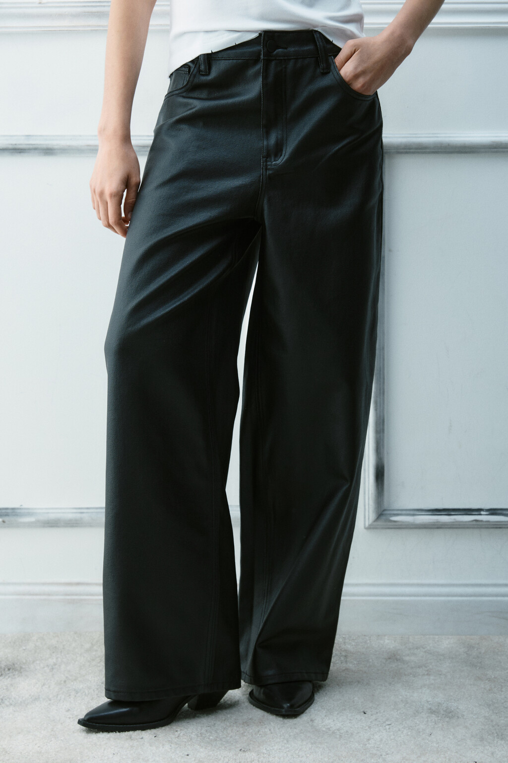 Джинсы baggy fit с кожаным накатом - цвет черный - 3