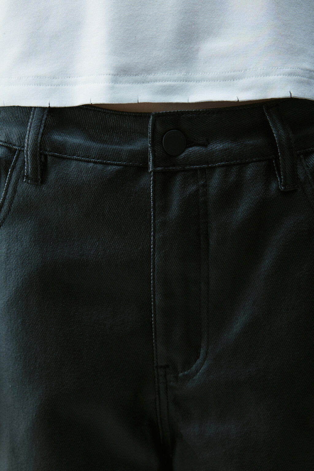 Джинсы baggy fit с кожаным накатом - цвет черный - 6