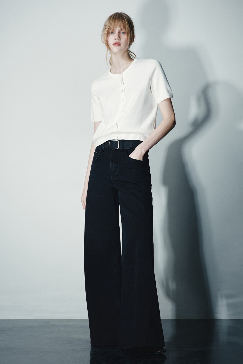 Джинсы широкие с ремнем - цвет черный - 1