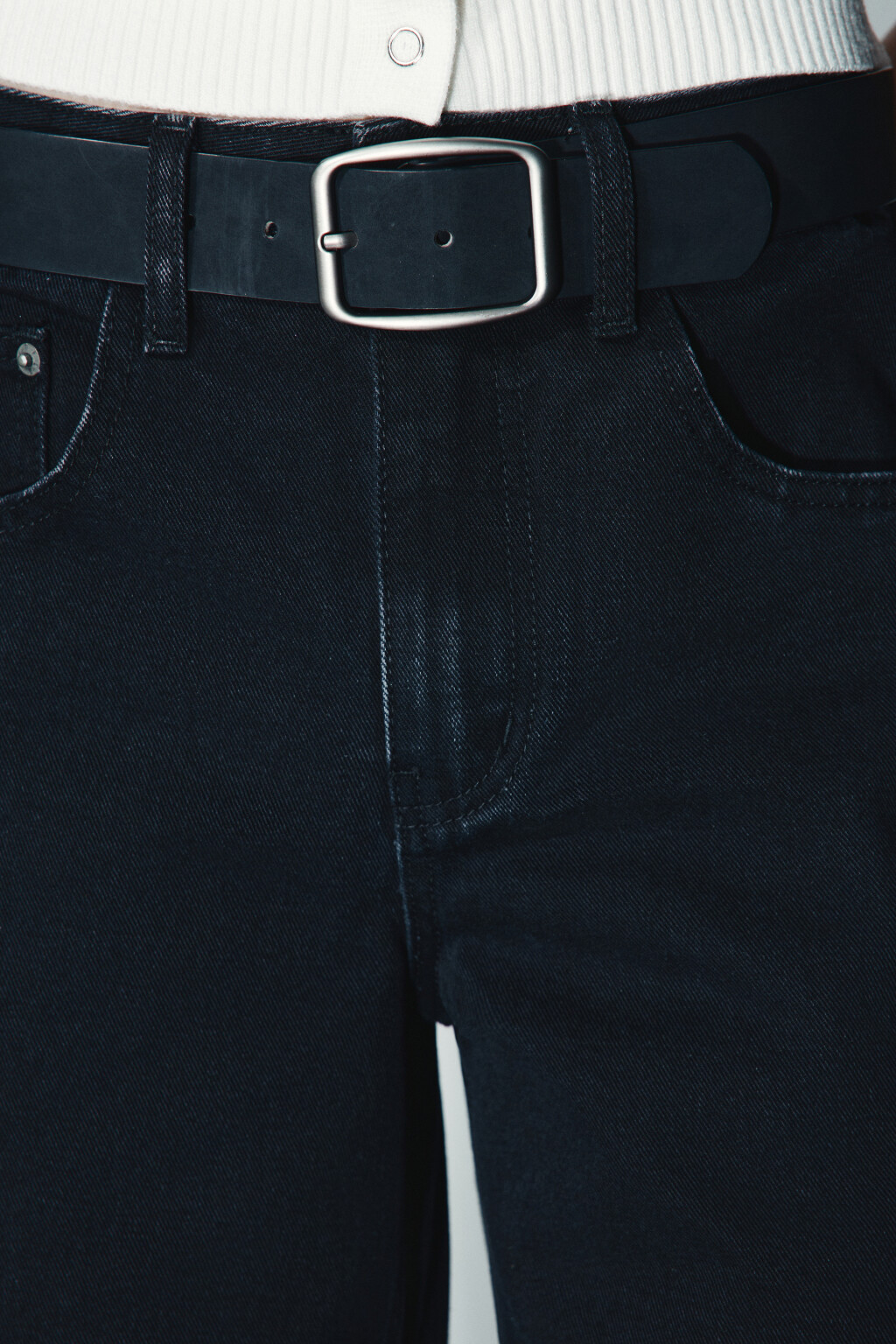 Джинсы широкие с ремнем - цвет черный - 6