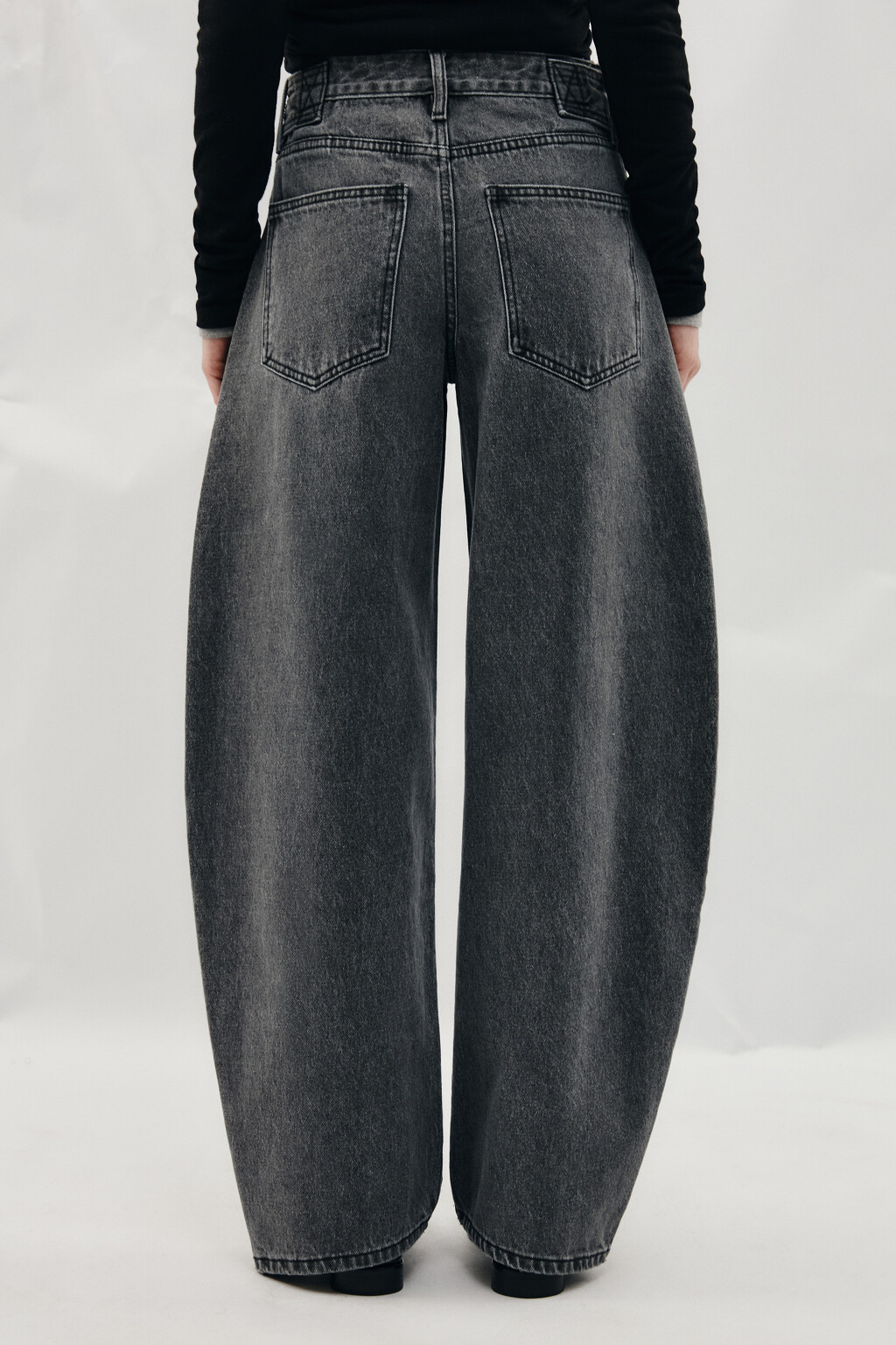 Джинсы barrel fit с декоративным ремнем - цвет серый - 3