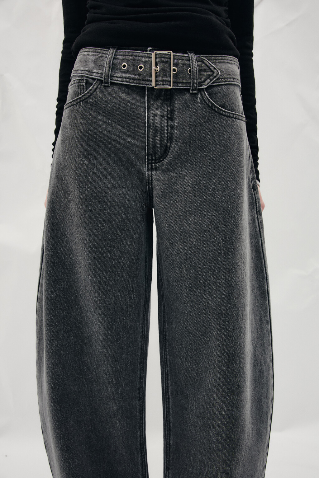 Джинсы barrel fit с декоративным ремнем - цвет серый - 5
