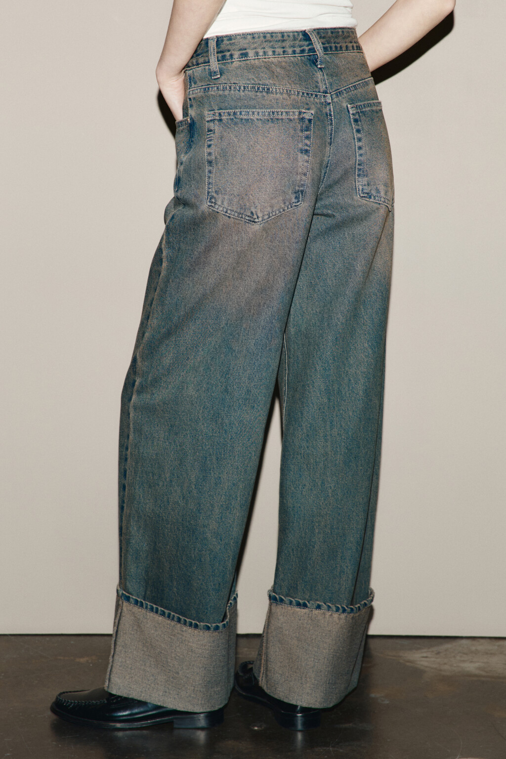 Джинсы широкие с подворотами - цвет темный тинт - 4