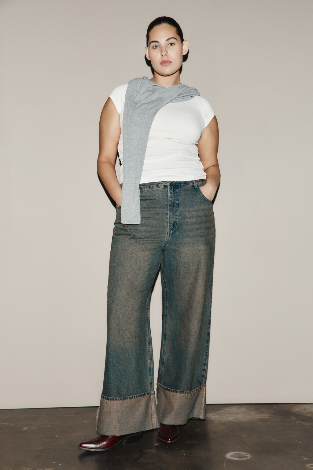 Джинсы широкие с подворотами - цвет темный тинт - 4