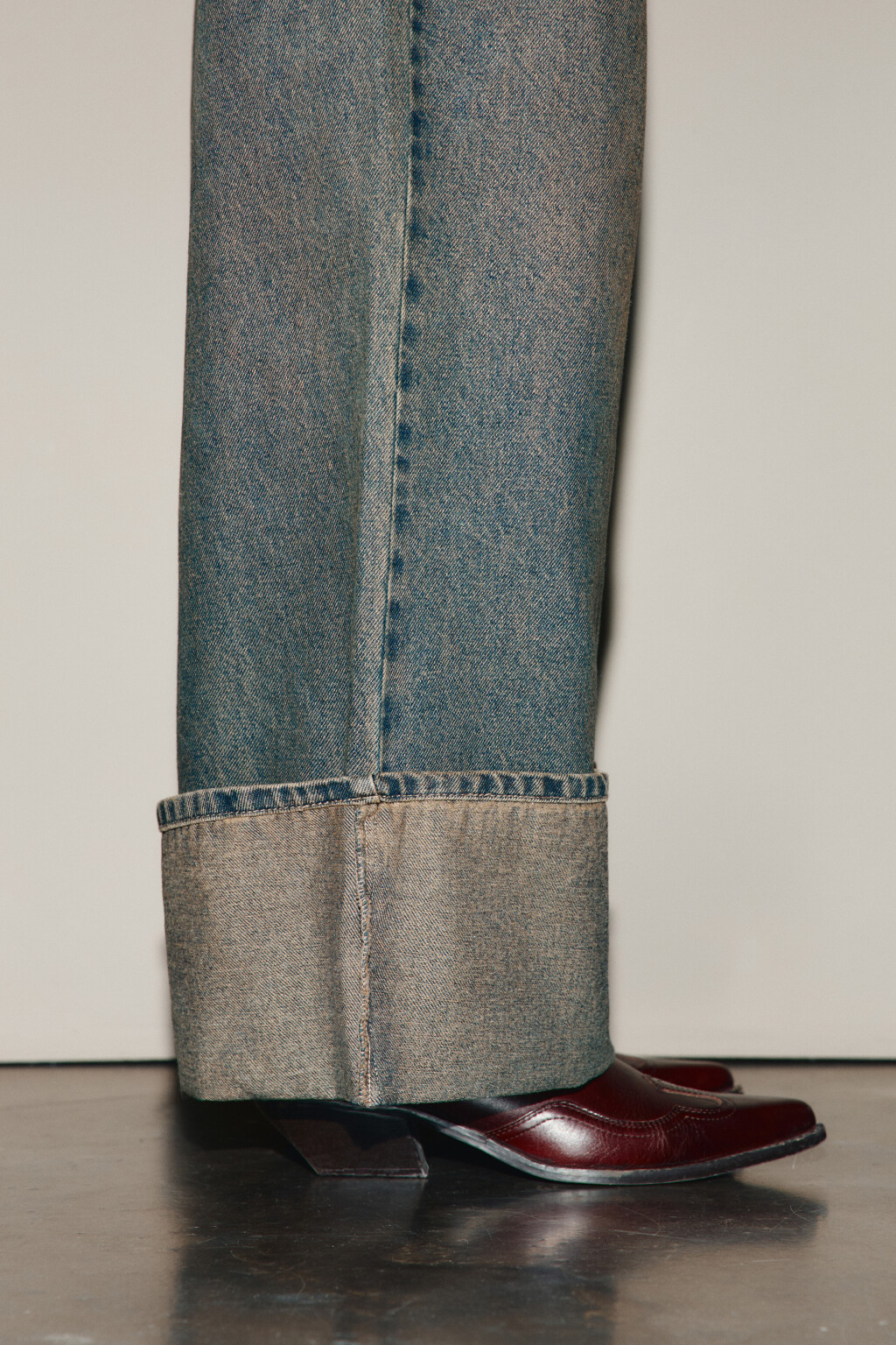 Джинсы широкие с подворотами - цвет темный тинт - 6