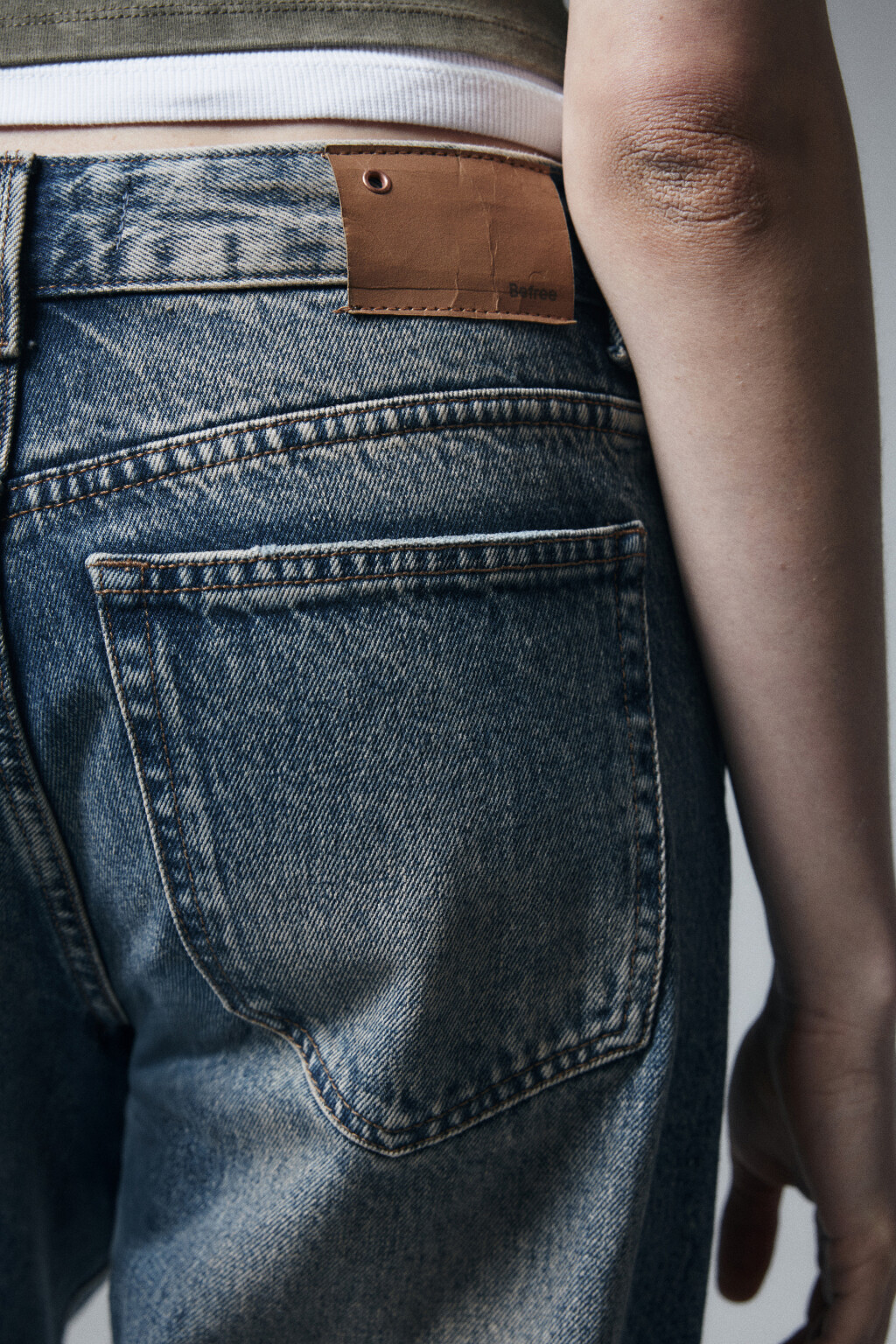 Джинсы straight fit со средней посадкой и подворотами - цвет голубой - 8