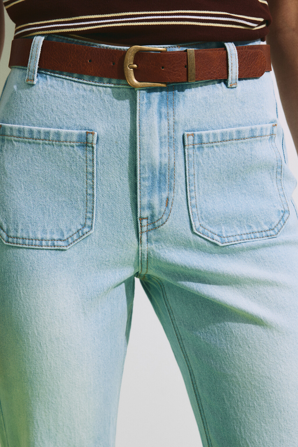 Джинсы клеш со средней посадкой и ремнем - цвет голубой - 5