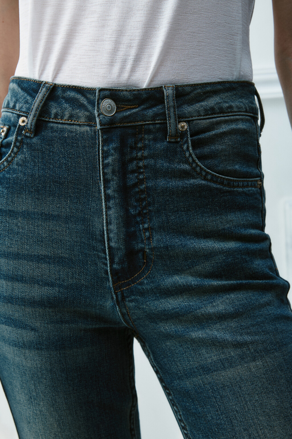 Джинсы клеш со средней посадкой - цвет темный тинт - 5