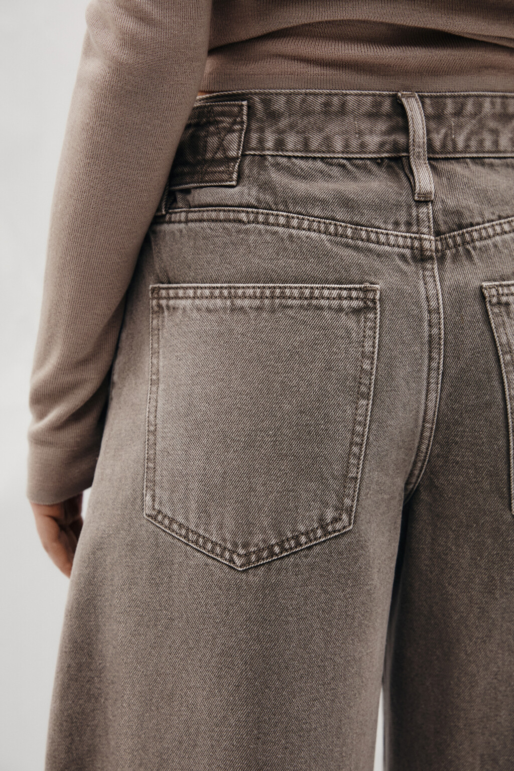 Джинсы barrel fit с декоративным ремнем - цвет бежевый - 6