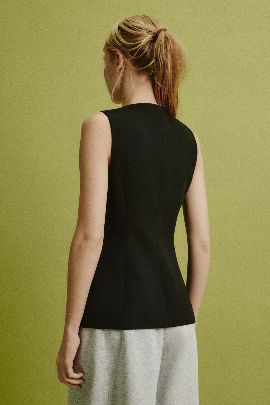 Жилет из костюмной ткани - цвет черный - 3