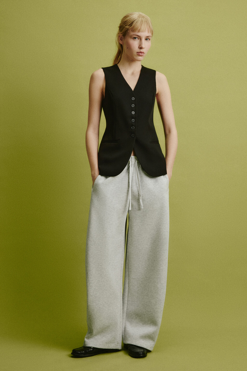 Жилет из костюмной ткани - цвет черный - 4