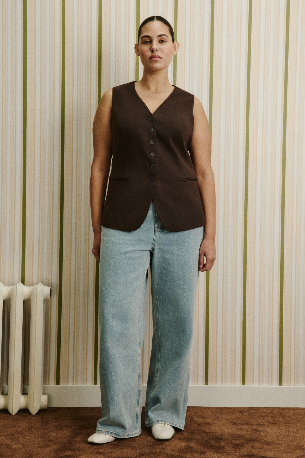 Жилет из костюмной ткани - цвет коричневый - 5