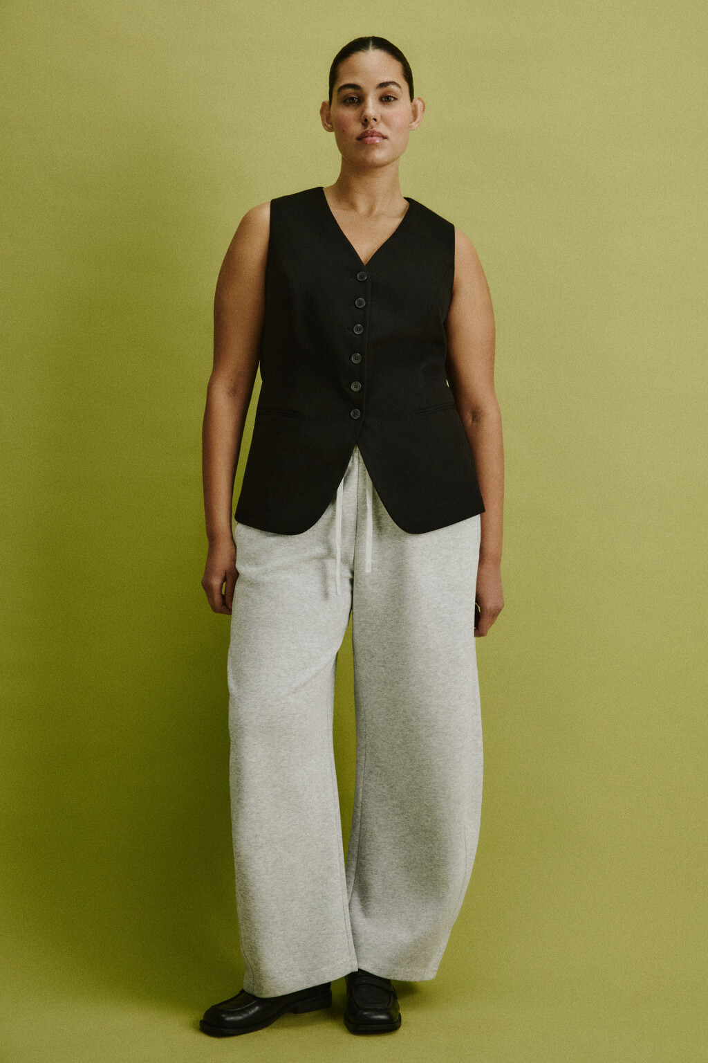 Жилет из костюмной ткани - цвет черный - 5