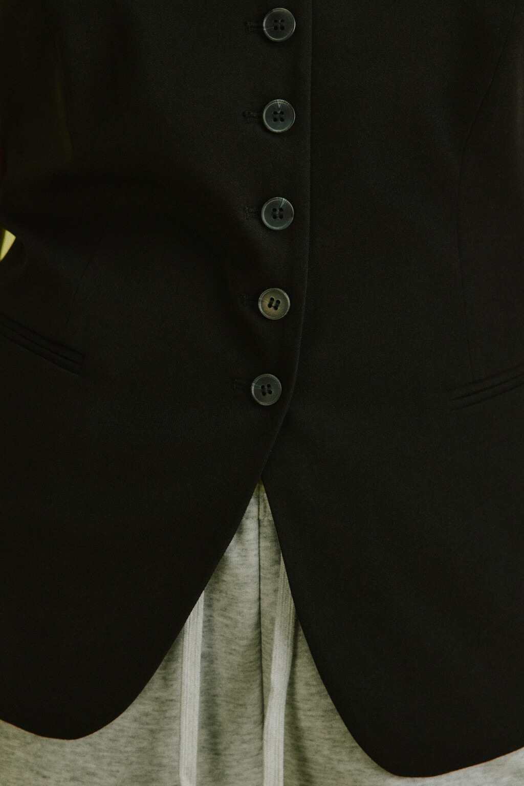 Жилет из костюмной ткани - цвет черный - 7