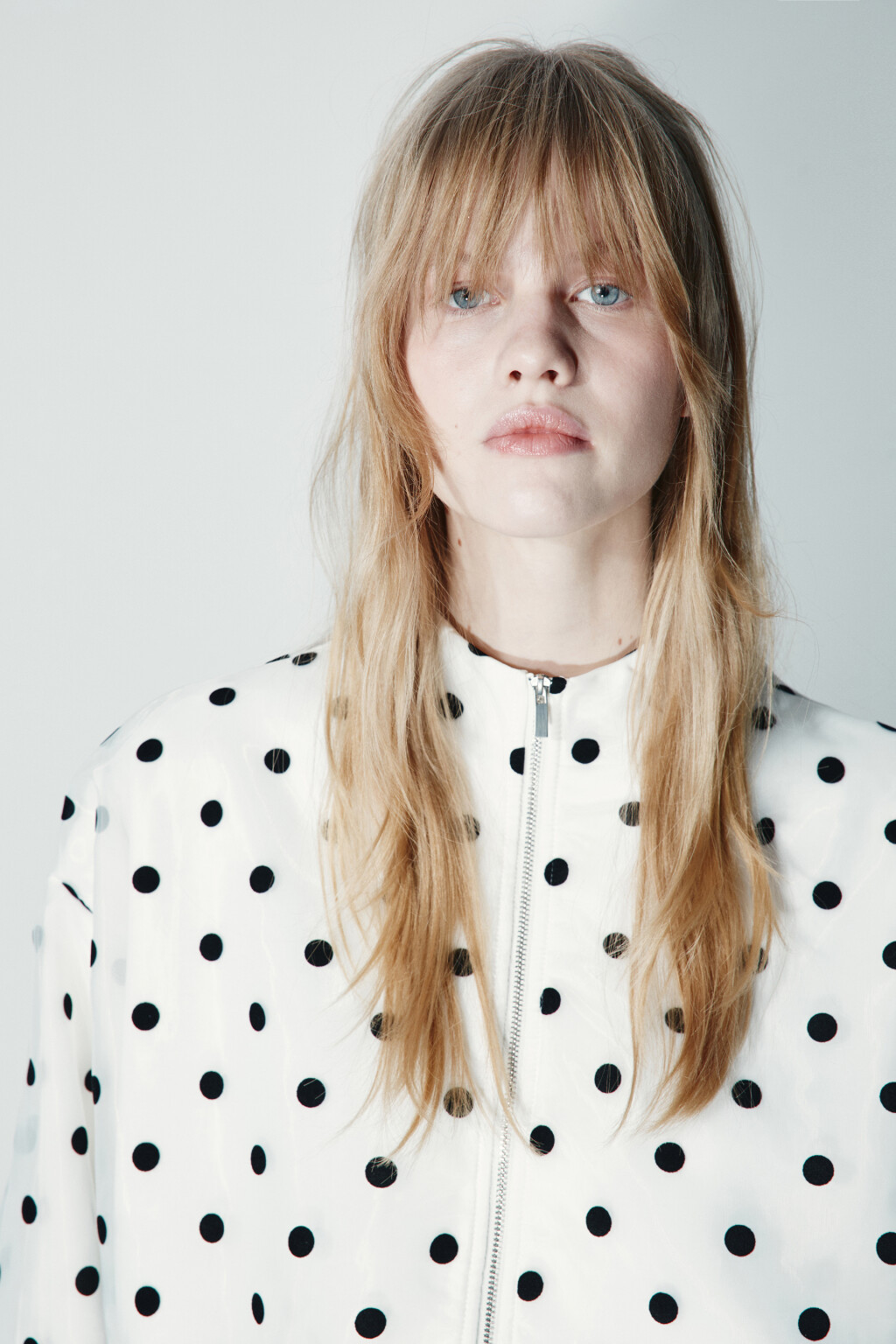 Бомбер в горошек - цвет белый - 8