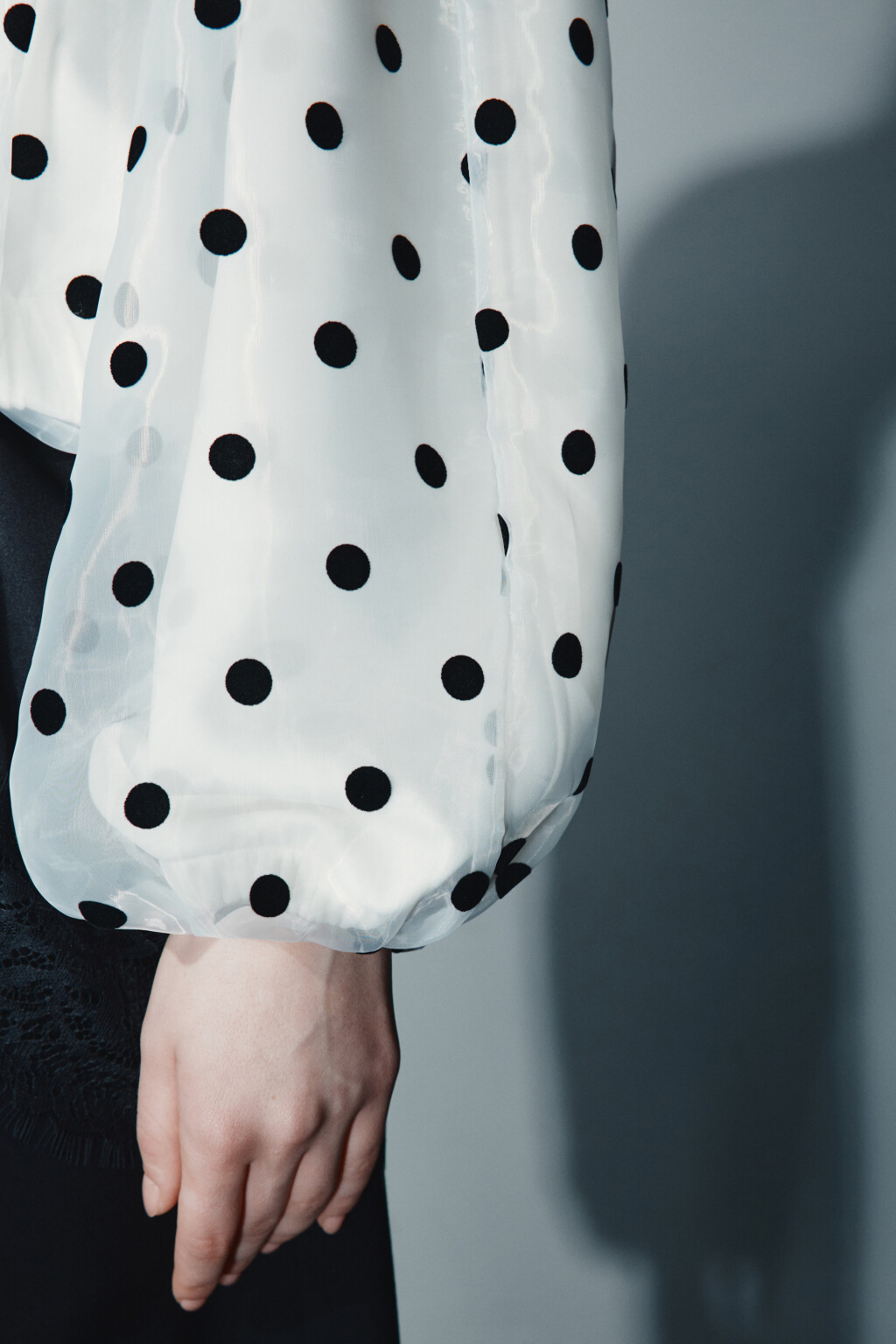 Бомбер в горошек - цвет белый - 9