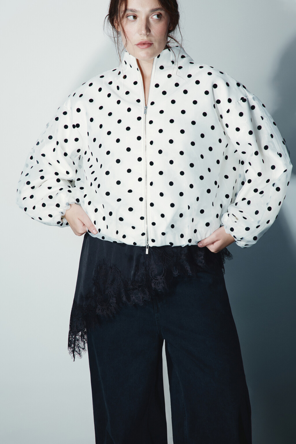 Бомбер в горошек - цвет белый - 1