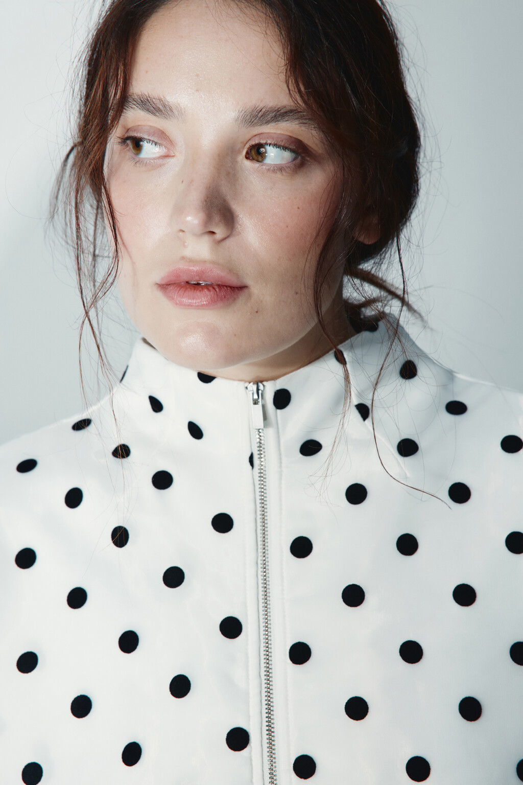 Бомбер в горошек - цвет белый - 6