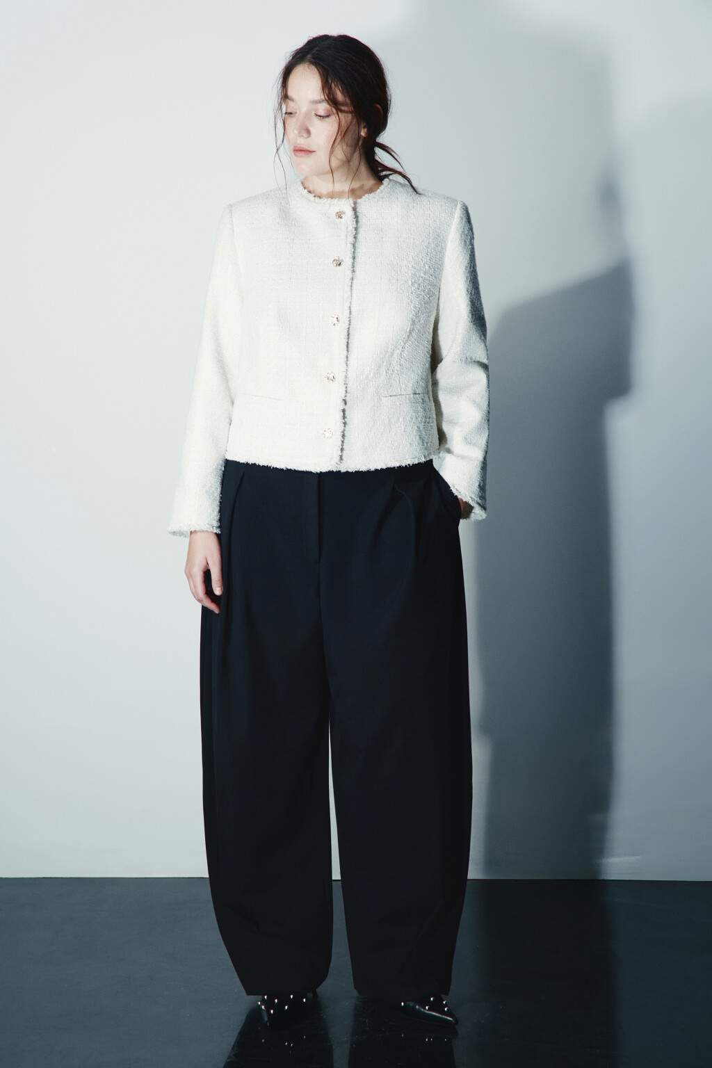 Жакет твидовый укороченный с шерстью - цвет молочный - 4