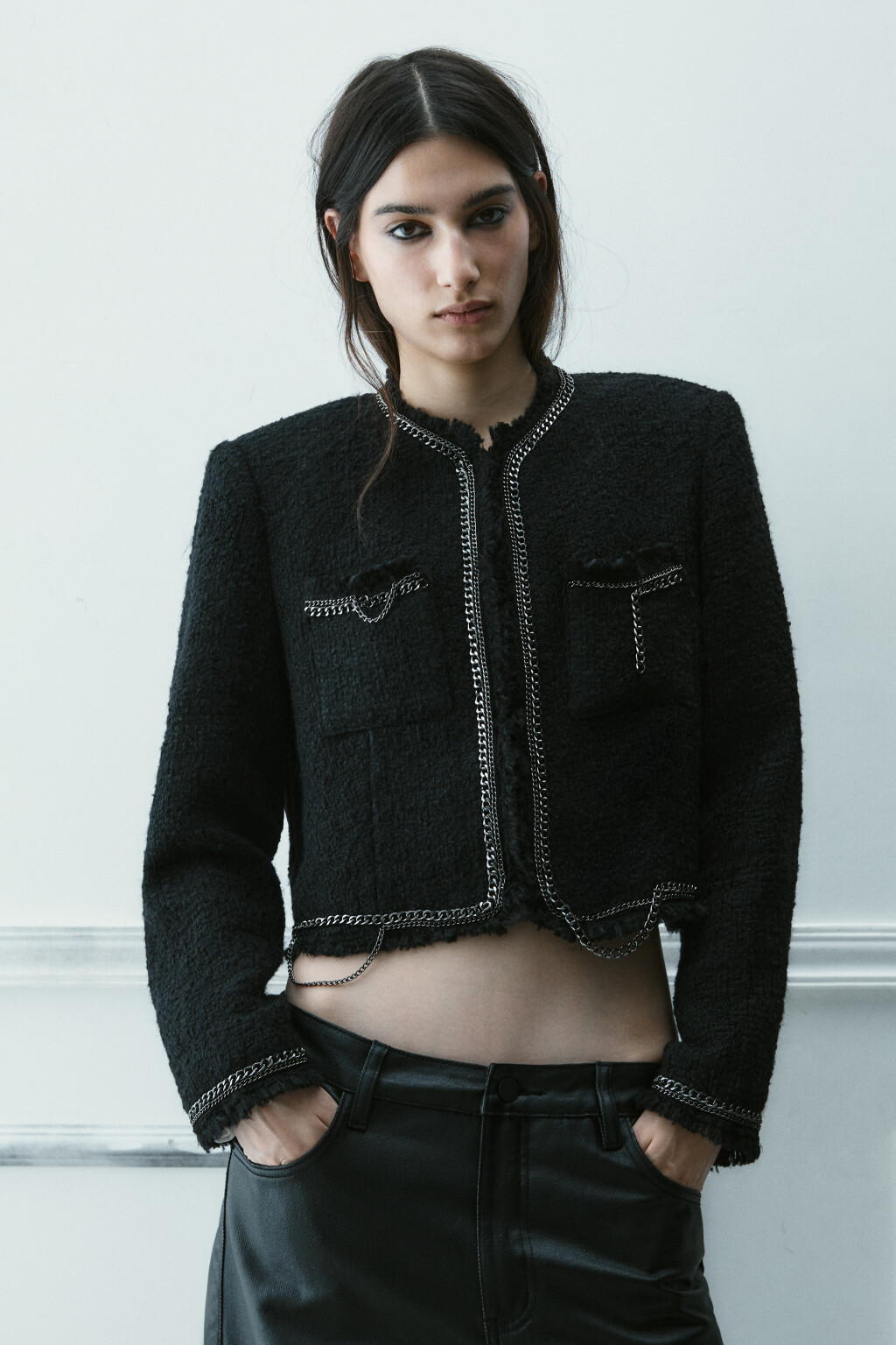 Жакет твидовый с цепями и бахромой - цвет черный - 3