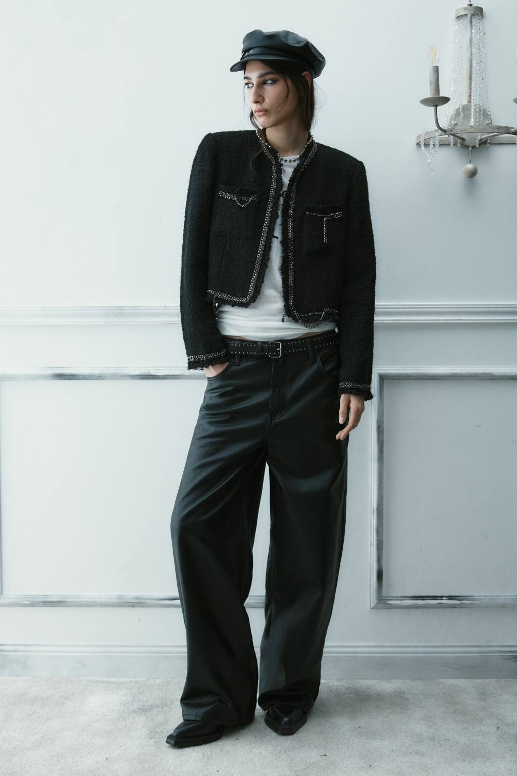 Жакет твидовый с цепями и бахромой - цвет черный - 5