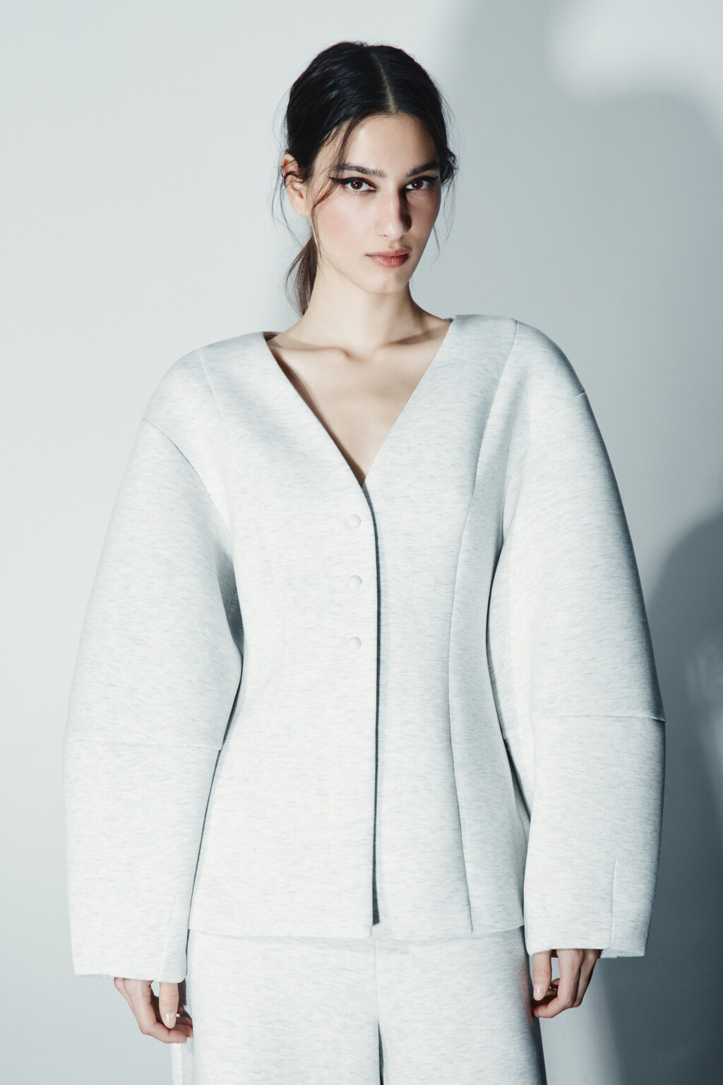 Пиджак приталенный с объемными рукавами - цвет серый - 2