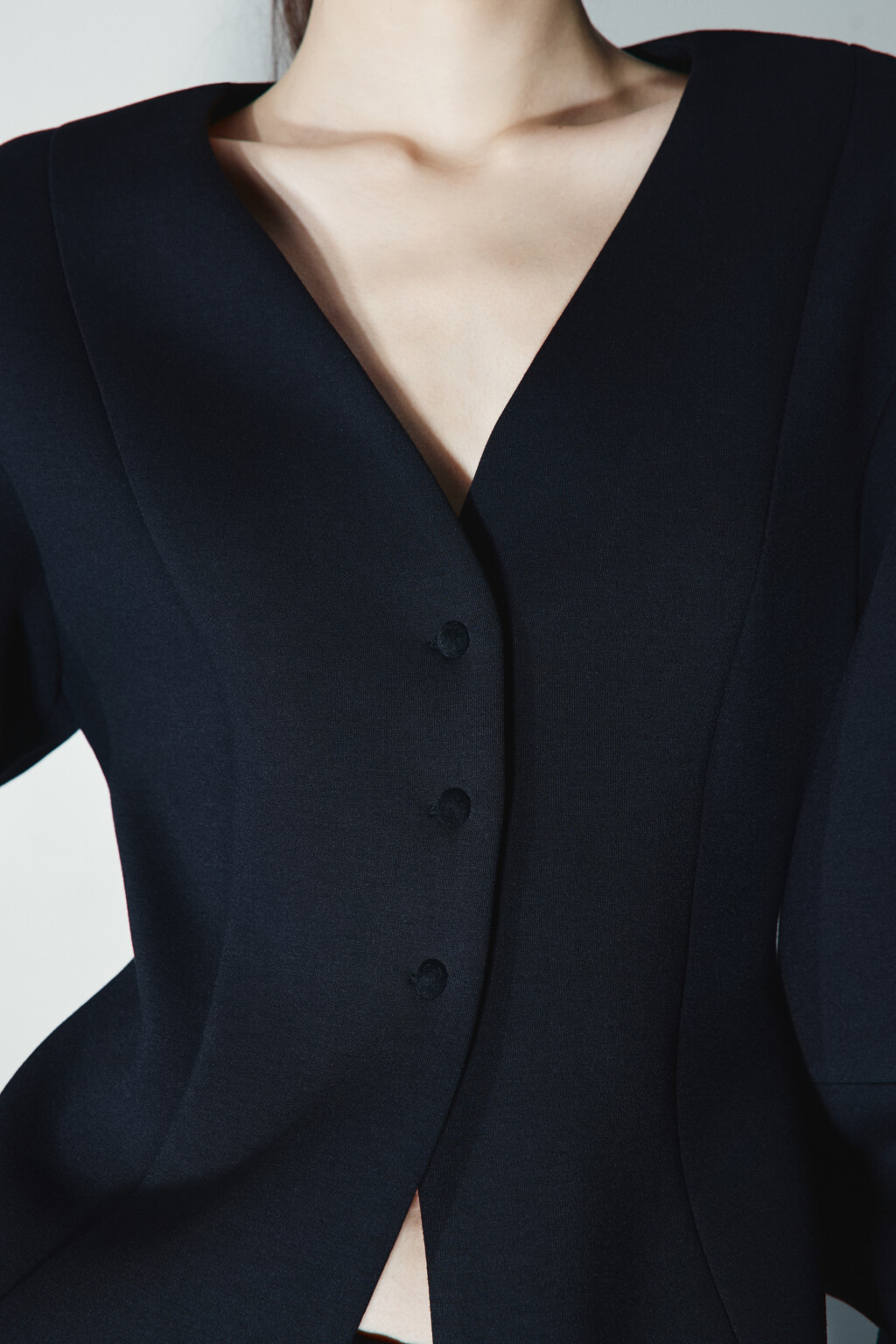 Пиджак приталенный с объемными рукавами - цвет черный - 5
